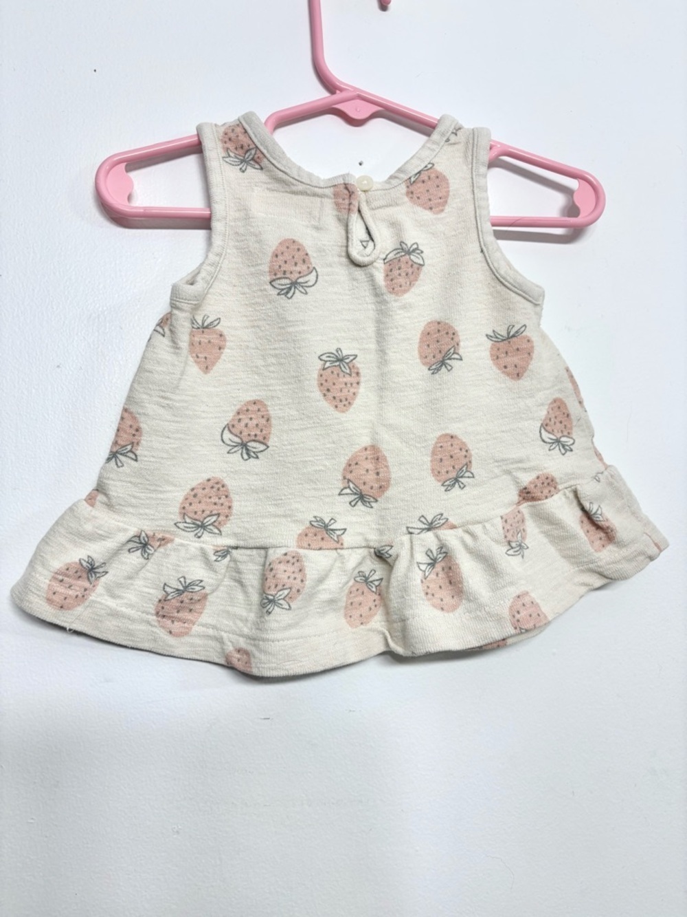 2 for 18$ - Carter’s 9M Strawberry Top - Baby Girl Ruffle Tank - Organic Cotton - Picture 4 of 7